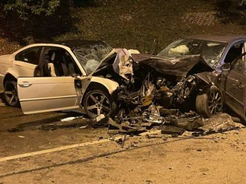 Четирима души са загинали при челен сблъсък между автомобил и