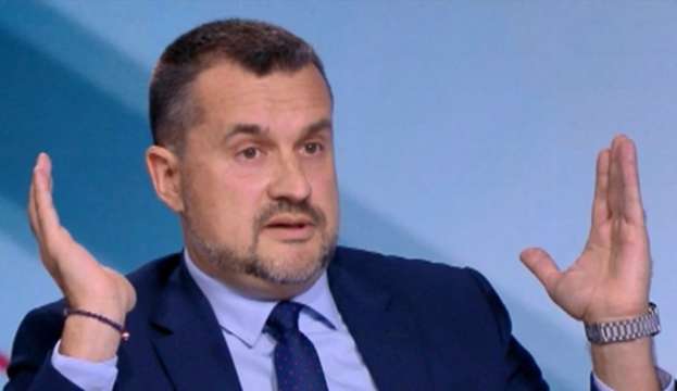 Калоян Методиев беше изключен от парламентарната група на БСП още