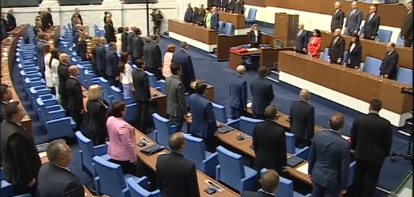 Новите 240 депутати положиха клетва след началото на заседанието на