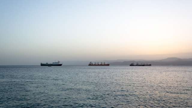 Търговски кораб стана обект на нападение край бреговете на Йемен