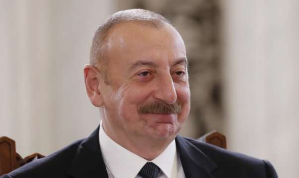 Президентът на Азербайджан Илхам Алиев свика предсрочни парламентарни избори през