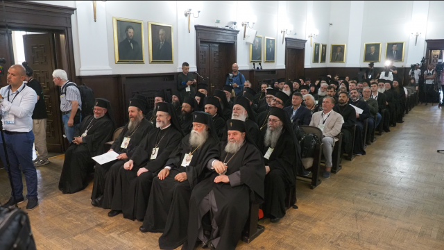 Наместник председателят на Светия синод Врачанският митрополит Григорий митрополитите и