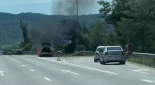 Кола гори на Околовръстното шосе в София Инцидентът е непосредствено