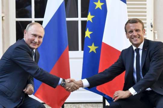 Кремъл следи изборите във Франция много внимателно заяви неговият говорител