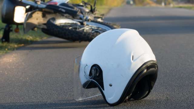 16 годишен мотоциклетист без книжка е в тежко състояние след