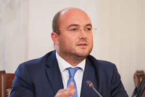 Министър Георгиев: Докладът на ЕК е надупчен като швейцарско сирене