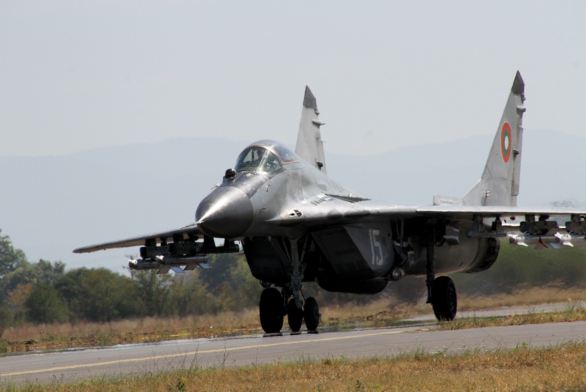 Иззеха черната кутия на самолета, в който загинаха двамата пилоти