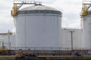 Критична ситуация: „Лукойл“ обяви извънредно положение в най-важния си обект