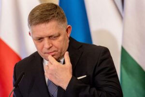 Излизане от НАТО? Според Фицо Словакия ще е по-добре, ако е неутрална