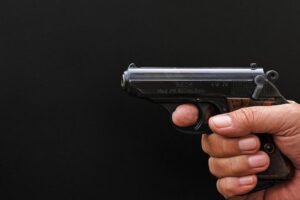 Пистолет беше намерен в раницата на ученик в Хасково