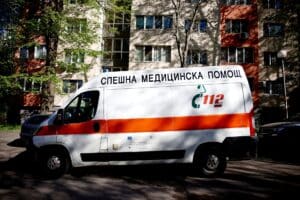 Спасяваш живот, но плащаш глоба: Получават ли фишове шофьорите на линейки у нас?