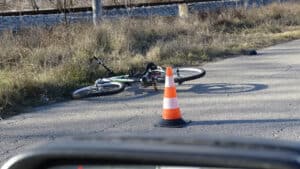Велосипедист се сблъска с автомобил: Пострадалият е в критично състояние