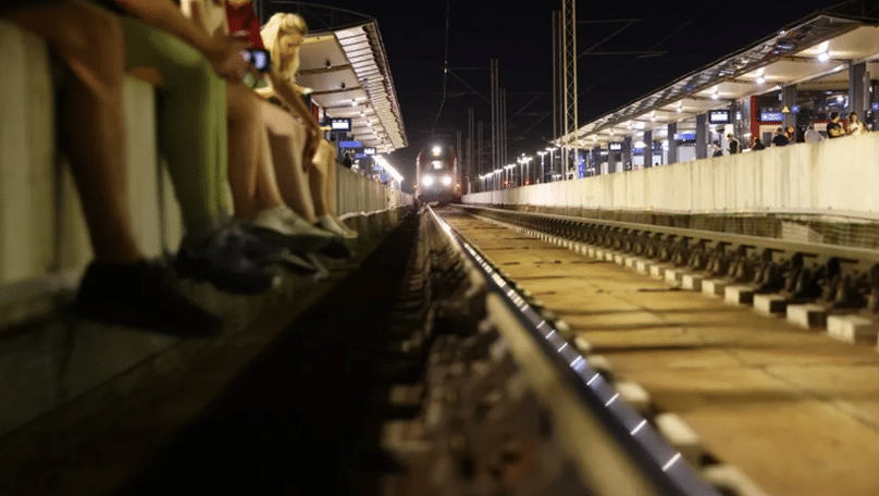 8 загинали при срутване на навес на жп гара в Сърбия 