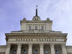 Парламентът обсъжда важни законопроекти и промени в комисии