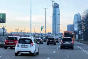 Голямото прибиране: Засилен трафик по основните пътища (ВИДЕО)