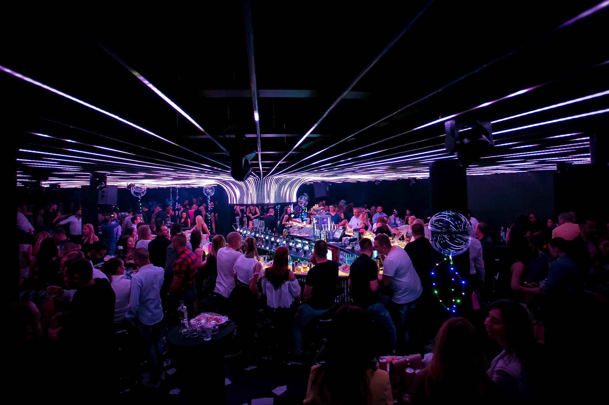 Една трета от проверените нощни заведения в страната не отговарят