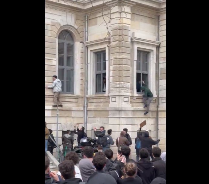 Не стихват протестите в Турция след ареста на опозиционния кмет