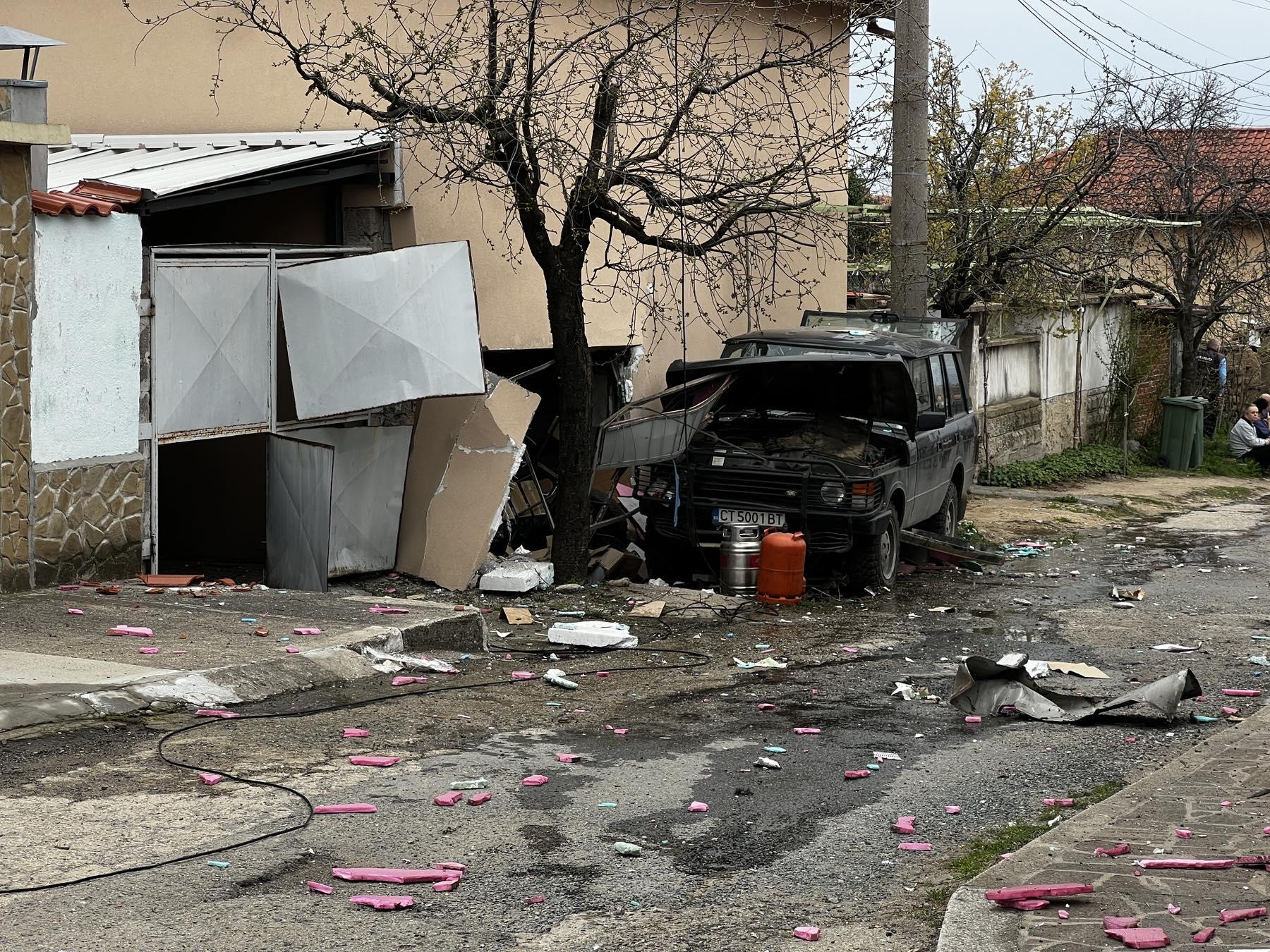 Взрив на газов котел в село Енина е предизвикал сериозен