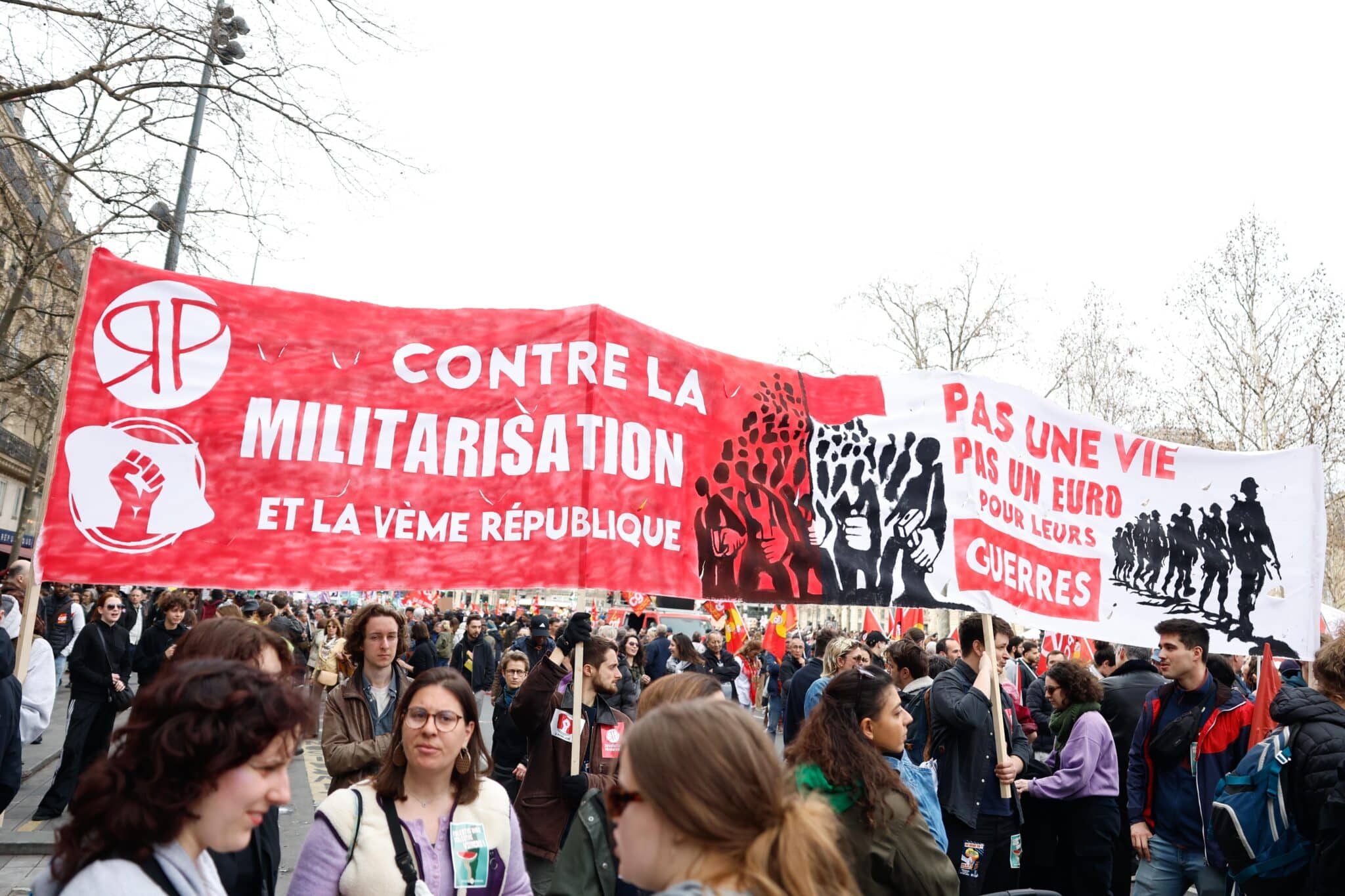 По данни на полицията в събота във Франция най малко 62