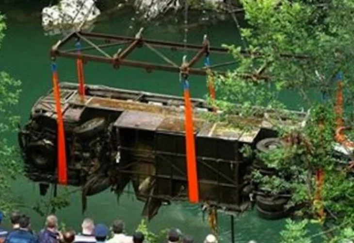 Трагичен инцидент при завръщане от ученическа екскурзия в Дубровник беляза