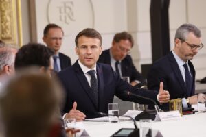 Макрон против лишаването на Саркози от най-високото държавно отличие на Франция
