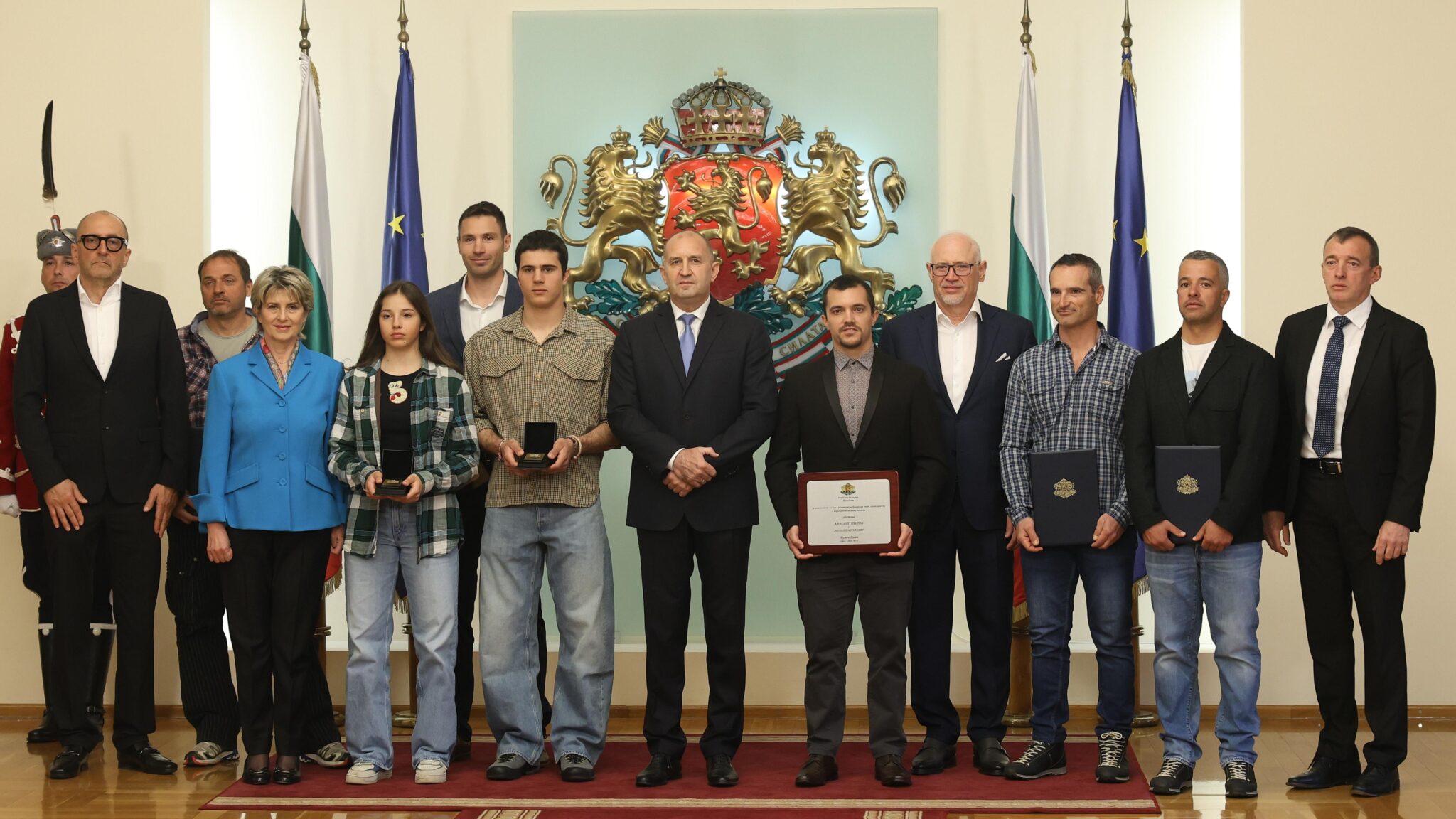 Президентът на Република България Румен Радев отличи най добрите български състезатели