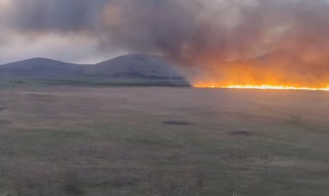Пожар гори в Алдомировското блато съобщиха от пожарната Сигналът е подаден