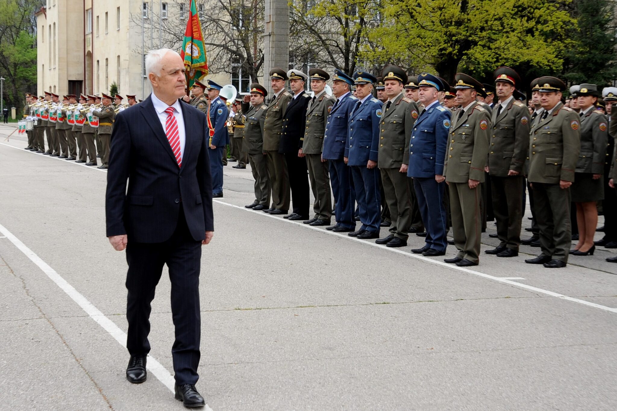 България започва реално попълване на въоръжените сили с модерна бойна