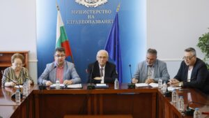 МЗ: 4 млн. българи ще могат да се изследват за рак у дома