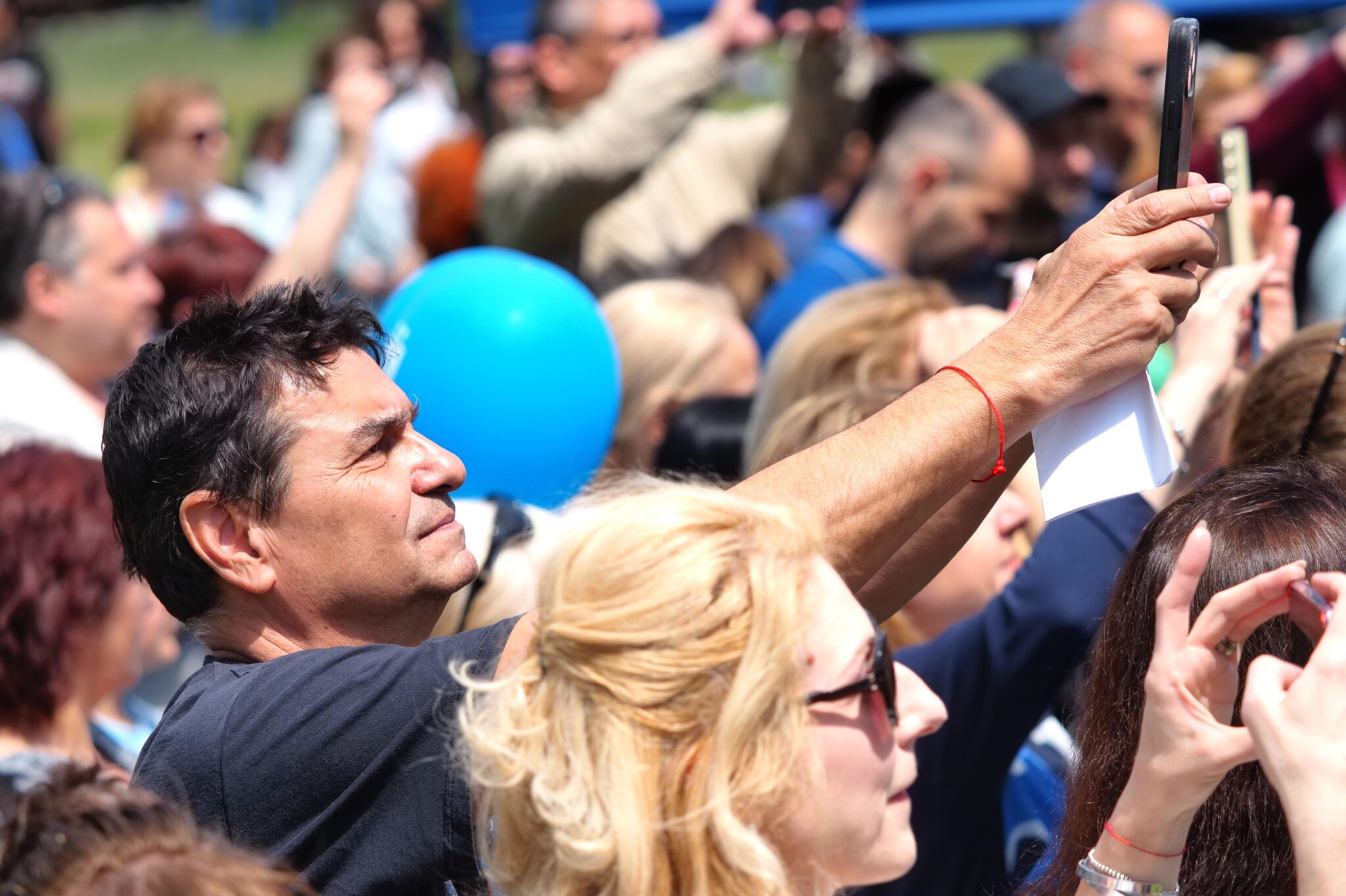 Празнично шествие организирано от КТ Подкрепа се провежда в центъра