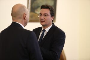 ПЪРВИ РЕАКЦИИ: Крум Зарков подаде оставка като президентски съветник