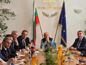 Доган събра ДПС извънредно: Връща ли се начело на партията?