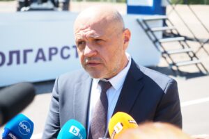 Дончев: Ще опитаме да убедим ЕК, че България не е готова за либерализация на тока