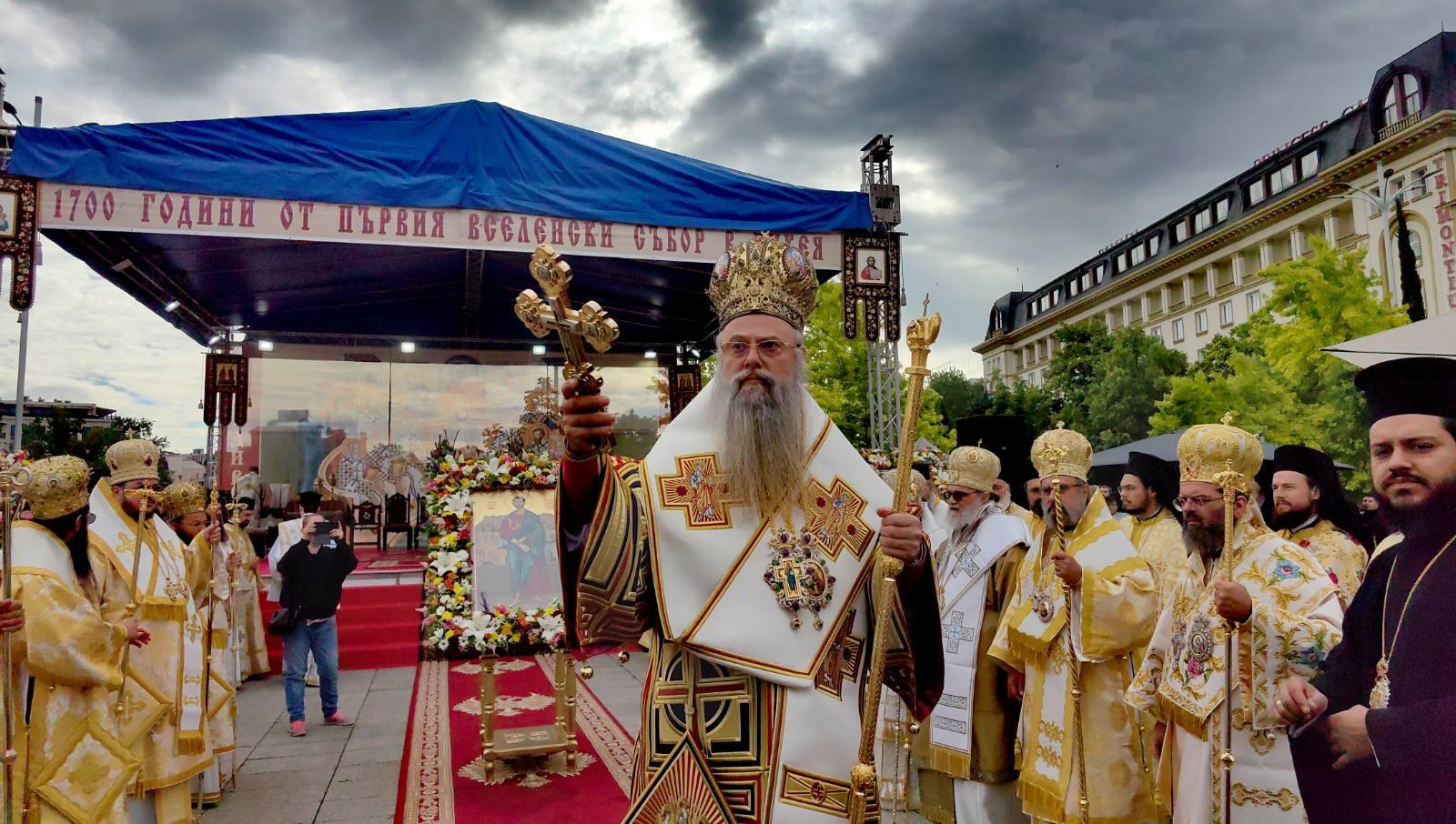 В словото си след тържествената литургия по случай годишнината от