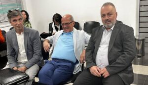 „Няма да мълча, няма да се уплаша“: Люпчо Георгиевски пред съда в Битоля (ВИДЕО)