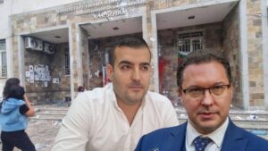 СИГНАЛ ДО ЕВРОКОМ: Полицаи бият с палки и горят с цигара деца в ареста в Хасково (СНИМКА)