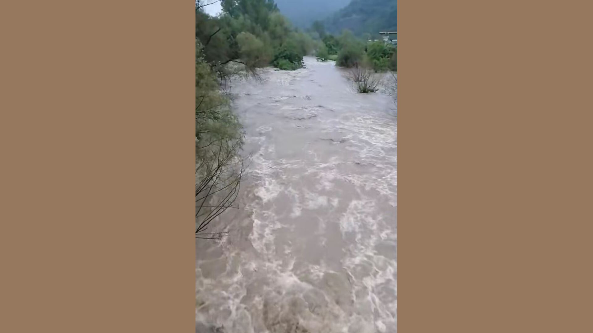 Нивото на река Вит се е покачило до застрашителни стойности