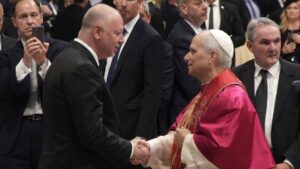 Премиерът Желязков поздрави папа Лъв XIV (ВИДЕО)