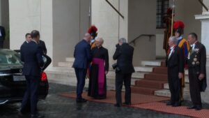 Започна аудиенцията на премиера Желязков при папата (ВИДЕО)