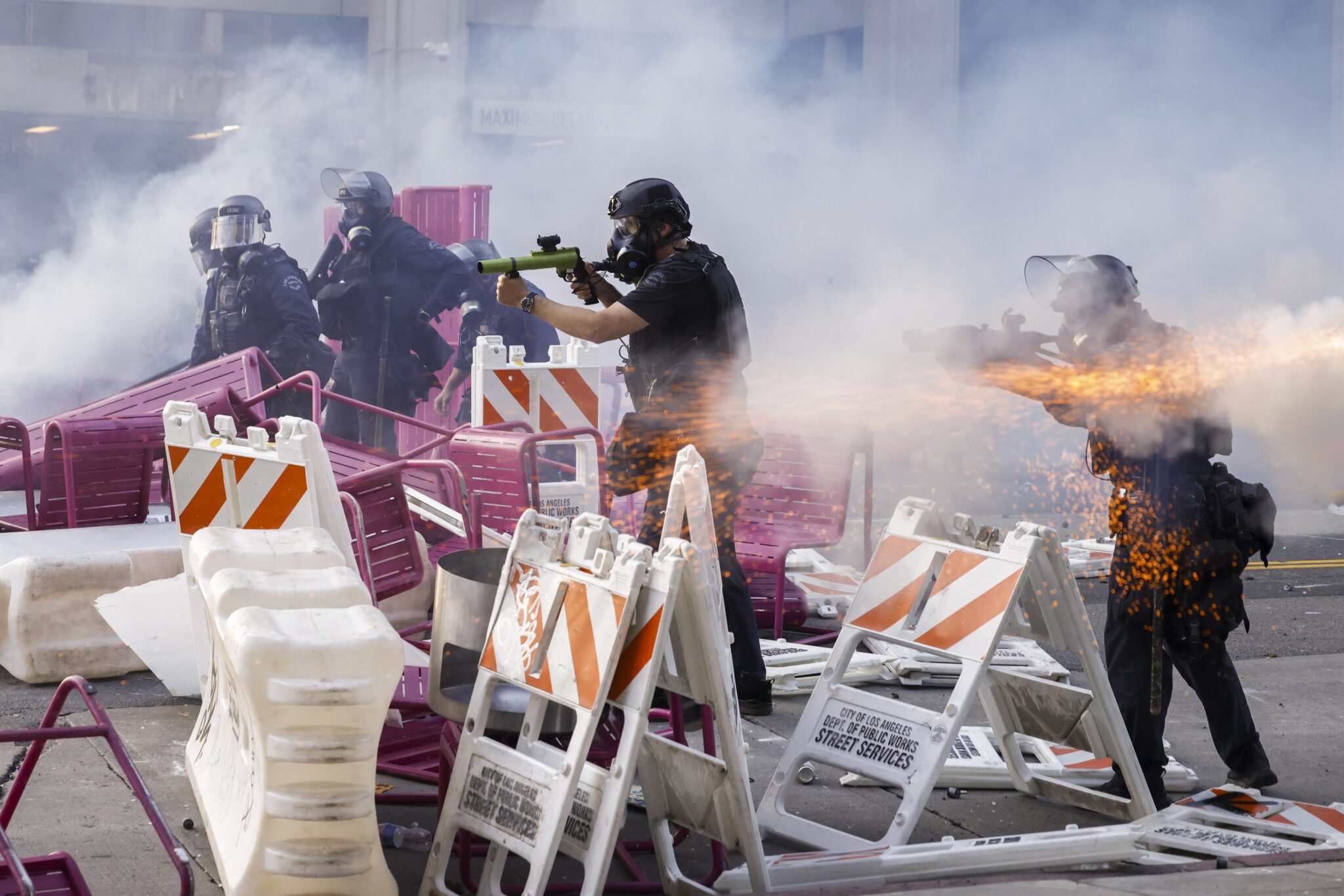 Сблъсъците в Лос Анджелис: Простреляха британски фотограф (ВИДЕО)