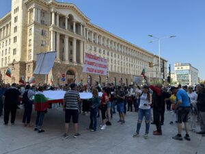 Тодор Беленски: Парламентът е обкръжен отвсякъде!