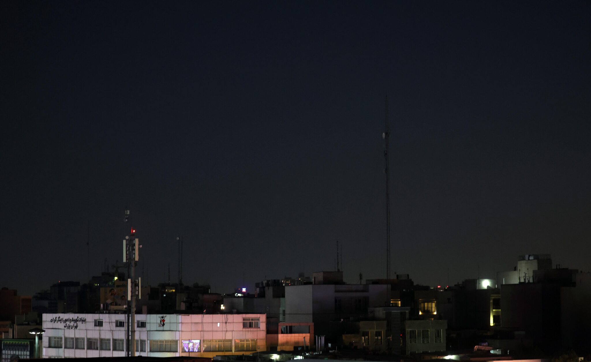 Израелските власти разрешиха на цивилните да излязат от бомбоубежищата но