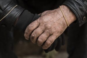 УПОЕНИ, ОБРЪСНАТИ, ГОЛИ: Подробности за домовете на ужасите във Варна (ВИДЕО)