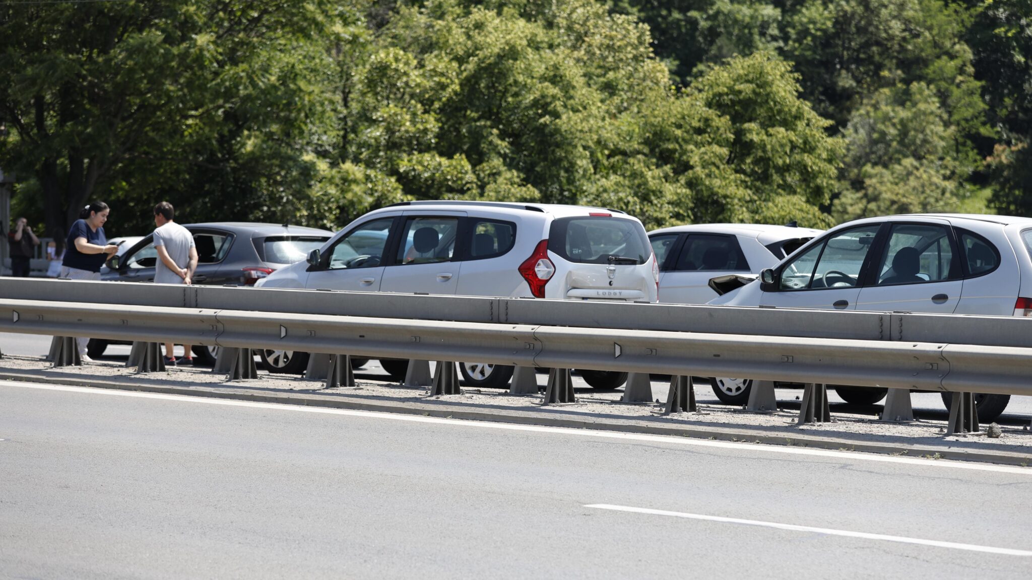 Верижна катастрофа между три коли затруднява движението на столичния бул