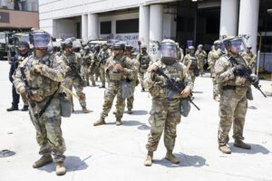 Тръмп изпрати войници от Тексас в Чикаго, губернаторът на Илинойс реагира остро