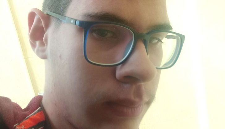 Близки на 15 годишно момче от София го издирват след като