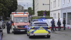 Четирима ранени при нападение с чук и брадва във влак в Германия