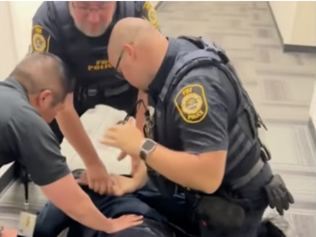 Американският сенатор Алекс Падиля от Калифорния беше изведен с белезници