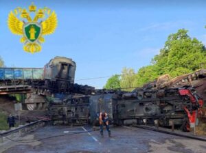Русия разследва като терористични актове срутването на два моста