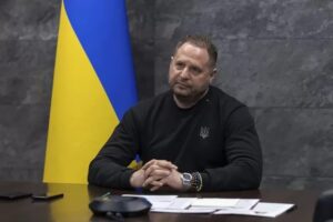 Economist: Андрий Ермак дирижирал смени на ключови фигури в украинското правителство